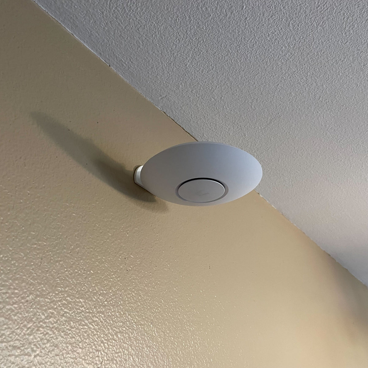 Unifi Ubiquiti Horizontal Wall Mount for U7-Lite, U6+, U6-Lite, NanoHD, AP-AC Lite & LR